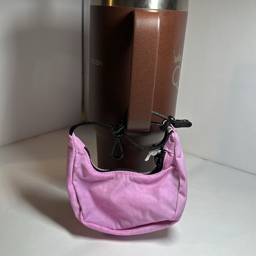 Baggu's Crescent Bag Charm - #1003 - Picture 2 of 4